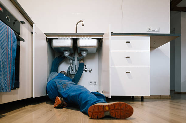 Professional Emergency Plumber technician working in Hi Hat, KY